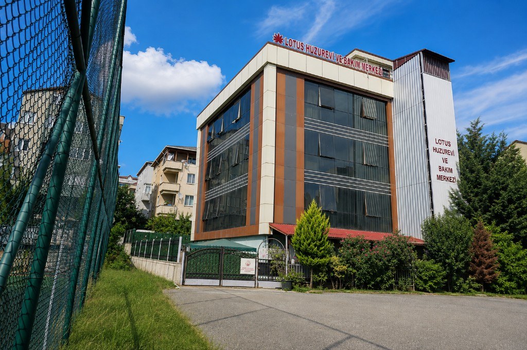 Lotus Huzurevi Ataşehir bahçe ve tesis görünümü
