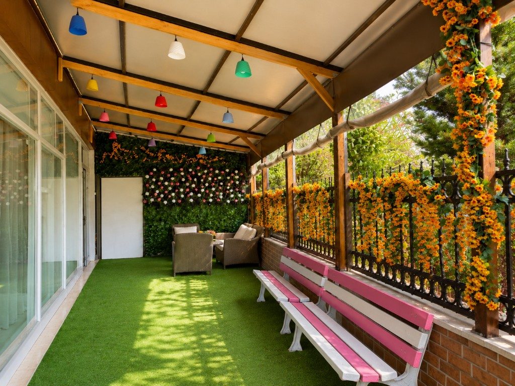 Kapalı oturma — Lotus Huzurevi bahçe